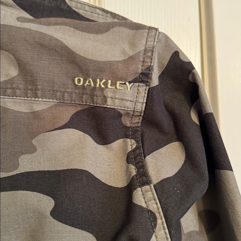 Amazing Oakley camouflage jacket size Medium. - Picture 5 of 6